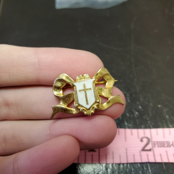 Cross, shield, ribbon pin - Picture 3 of 4